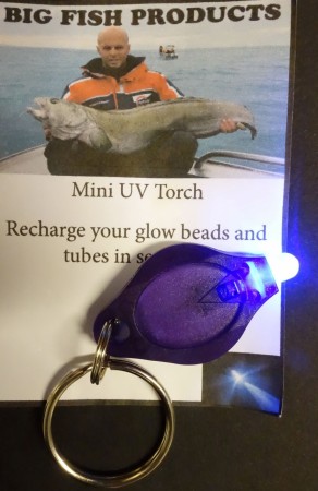 Mini UV lampe for å lade selvlysende slanger og perler